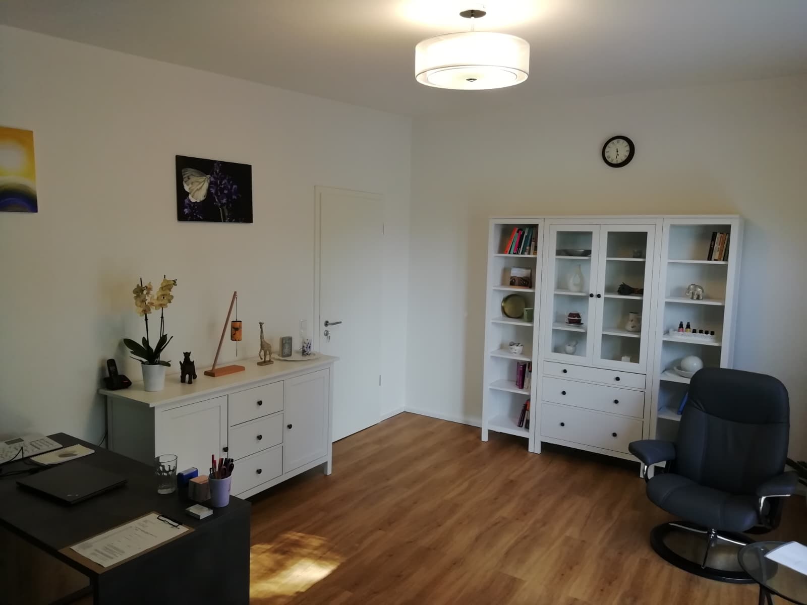 Wartebereich der Praxis - ruhige und einladende Atmosphäre